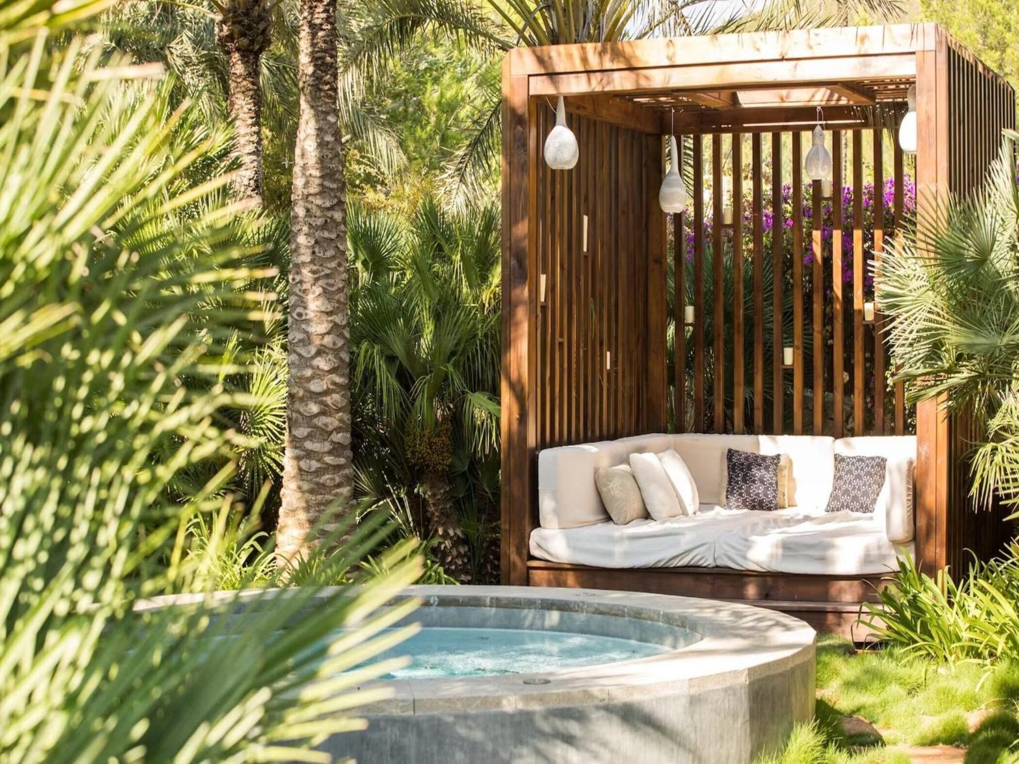 Modern With Hot Tub Villa San José
