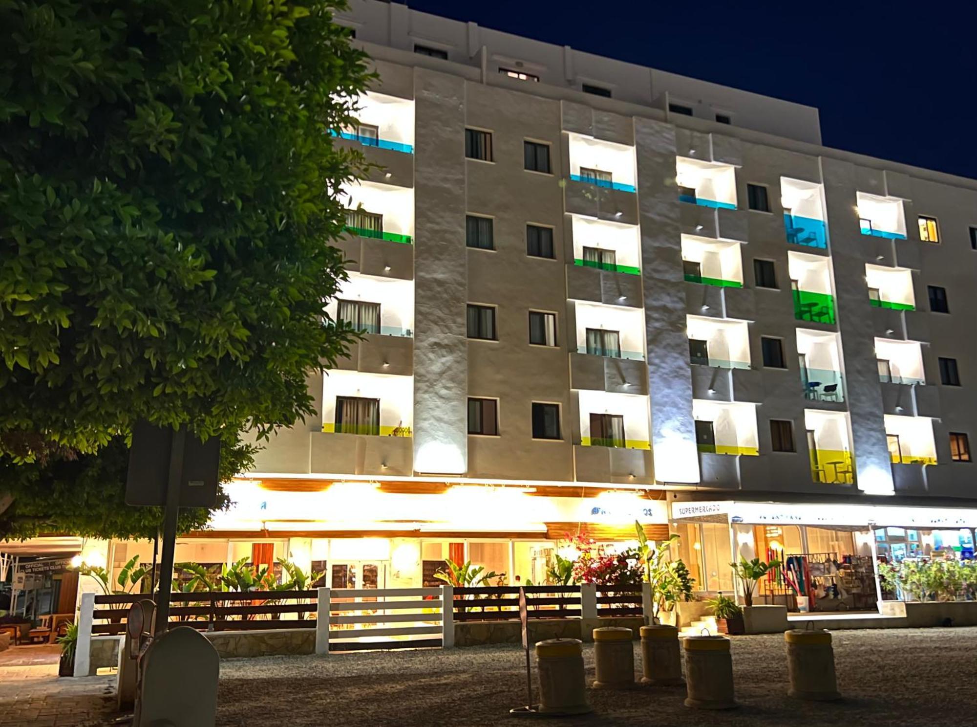 Boutique Poniente Playa Apartment 2*