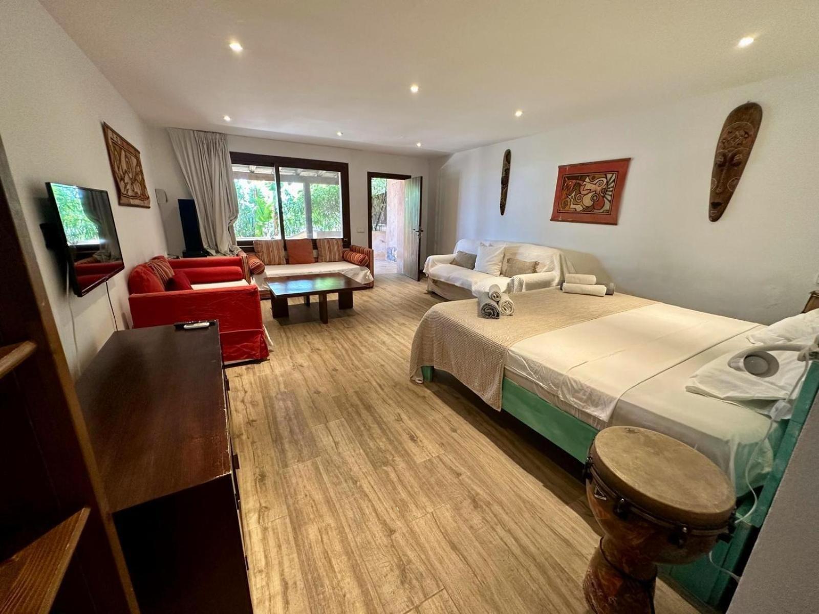 Calyssa Luxury Near Center
