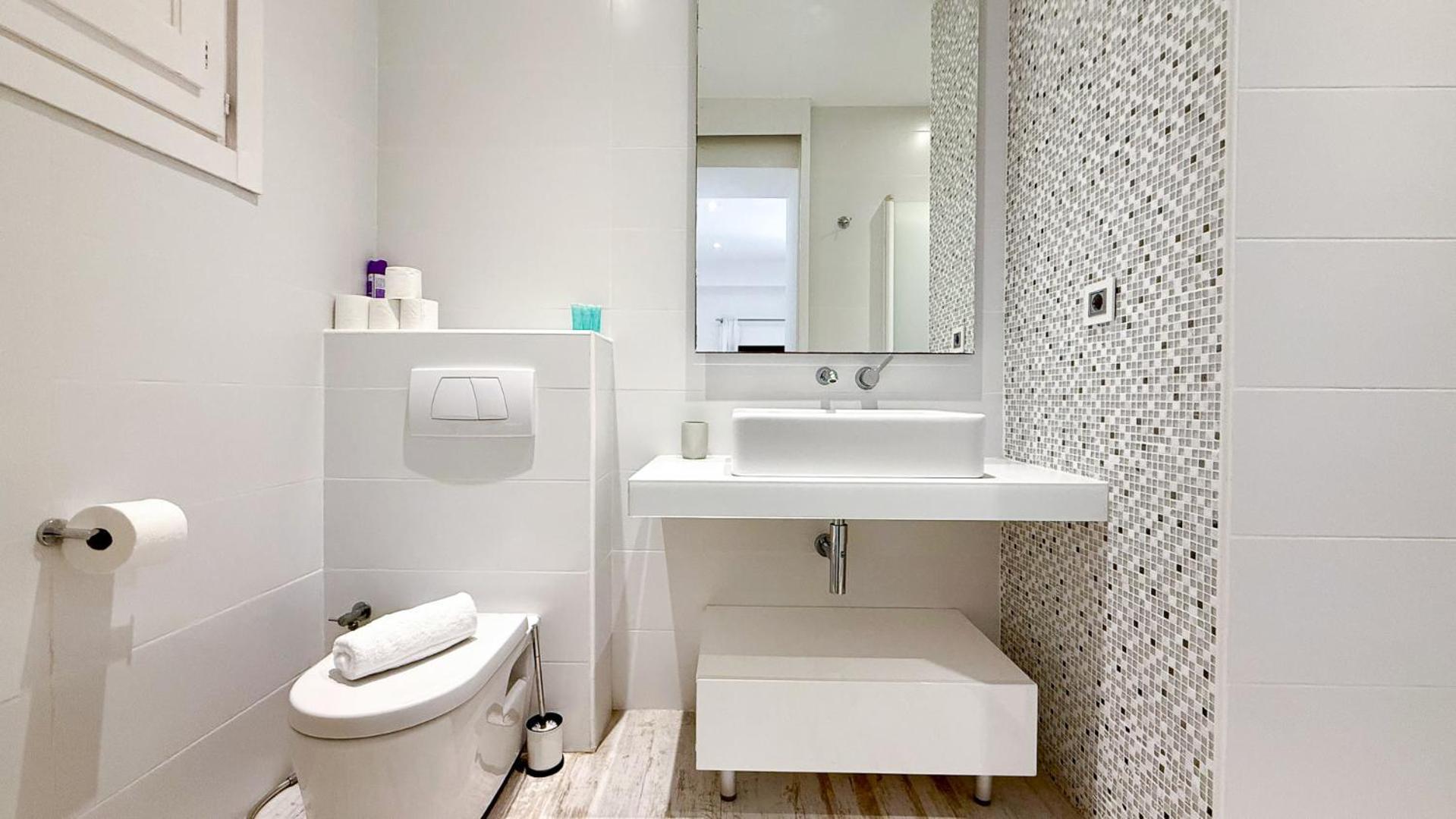 Calyssa Luxury Near Center