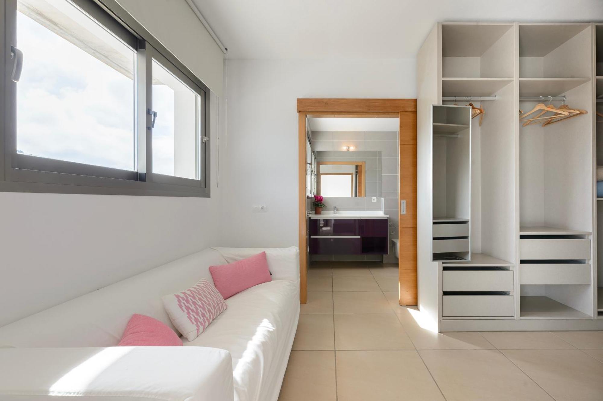 New! Es Redo-spacious & Relax