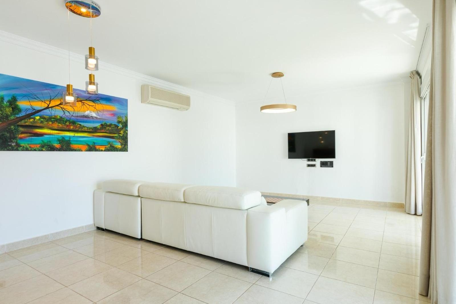Luna Ibiza Centre 8 Pax * Puig D'en Valls