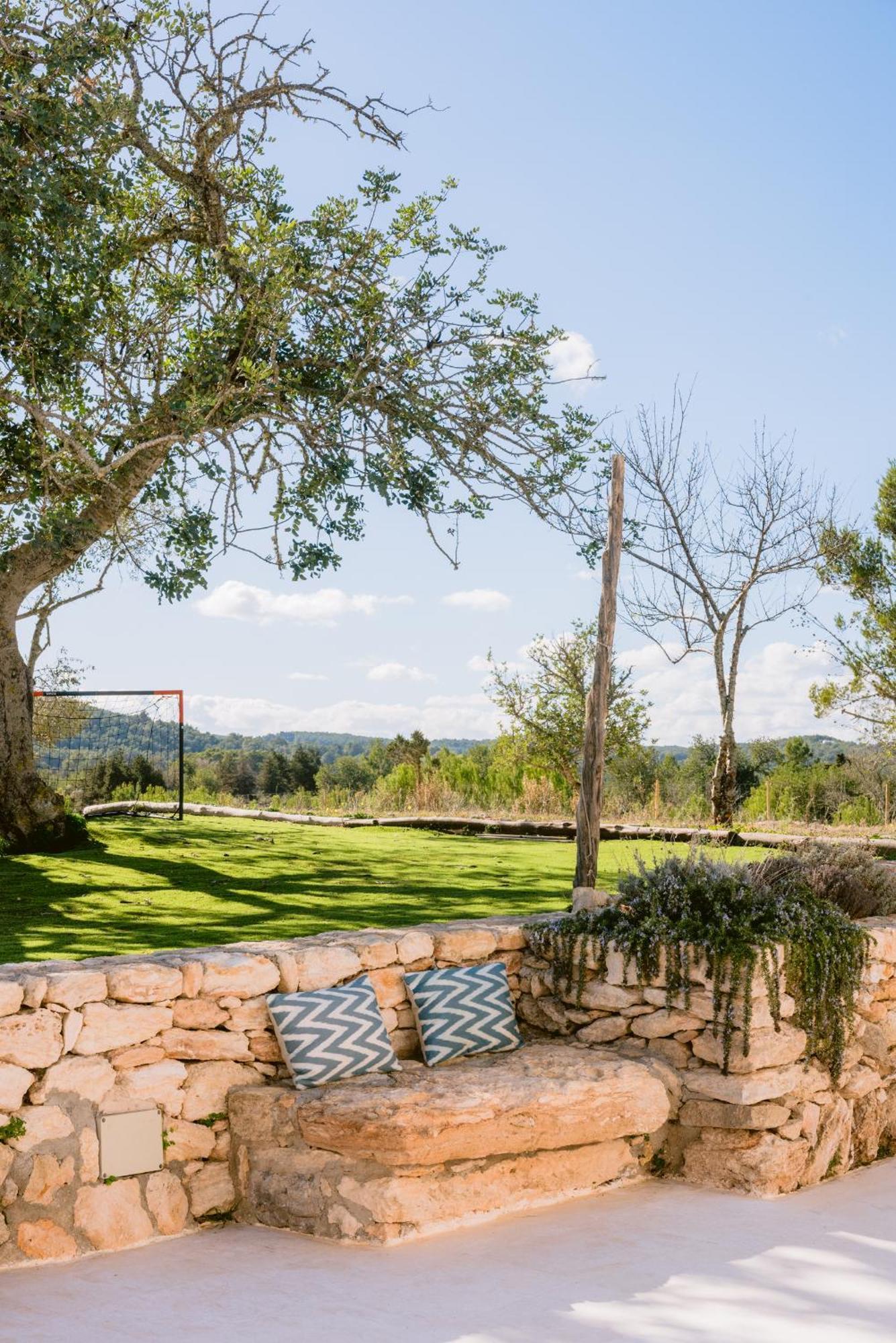Es Pujolet Renovada 100 Porcien Un Refugio De Paz En El Corazon De Ibiza Piscina Ac Diseno Tranquilidad El Verdadero Ibiza Villa
