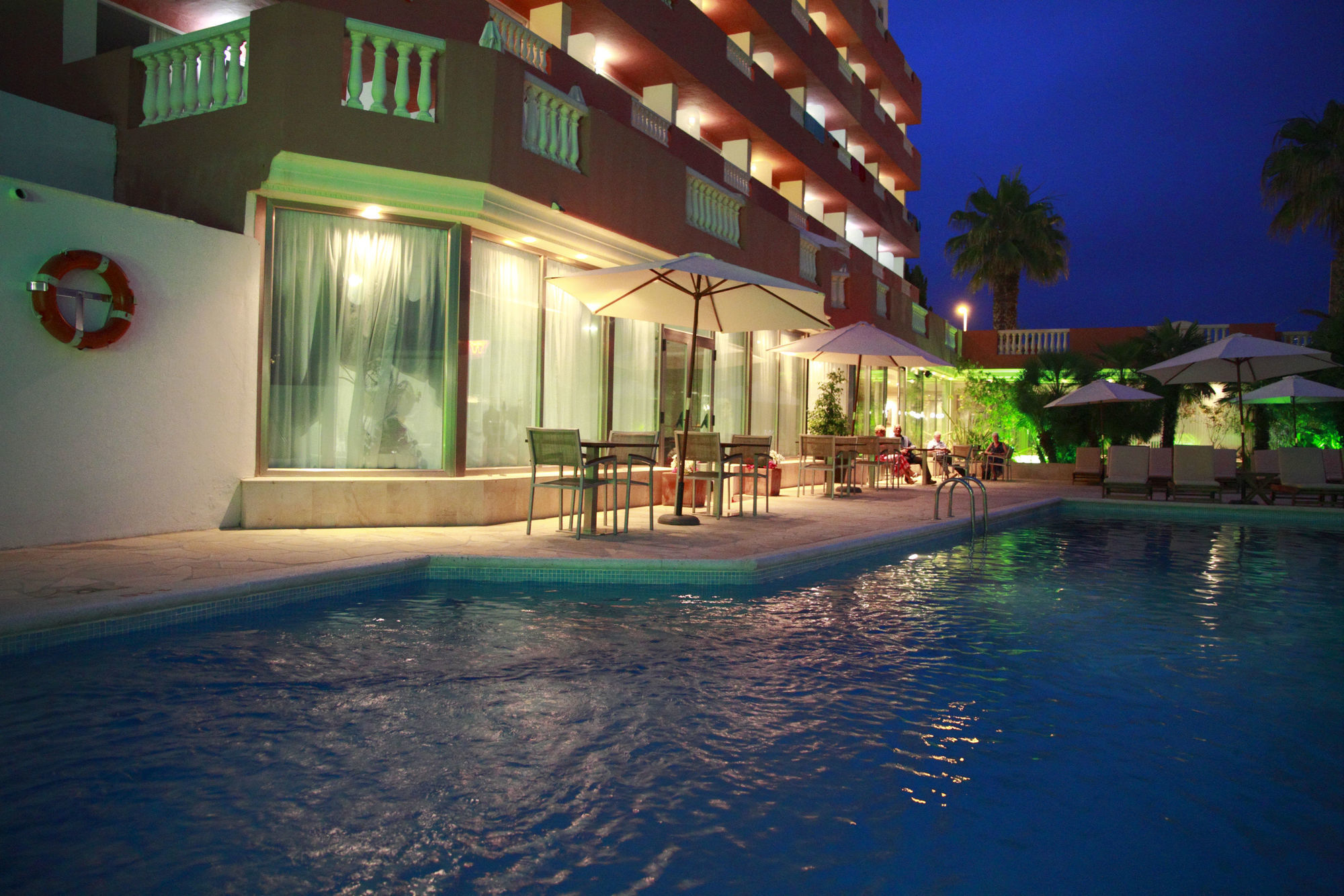 Fergus Paraiso - Adults Only 3*