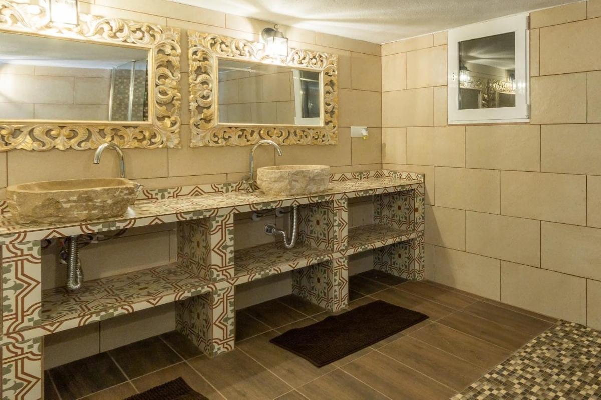 Classic For 12- Pool, Bbq, Big Exterior Area Villa