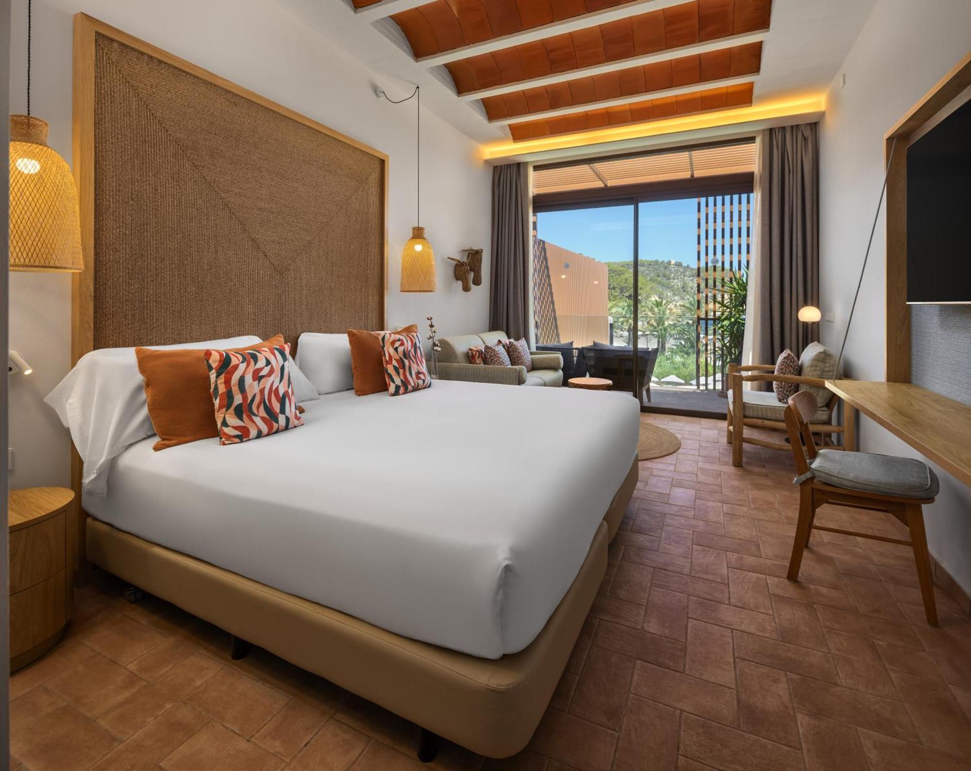 Cala San Miguel Ibiza Resort, Adults Only, Curio Collection By Hilton 5* Port de Sant Miguel