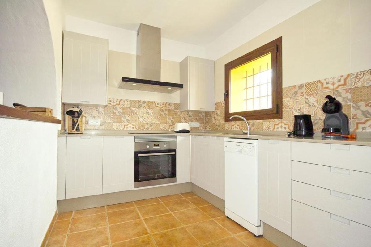 Colonial Wifi, Private Swimmingpool, Aircon *
