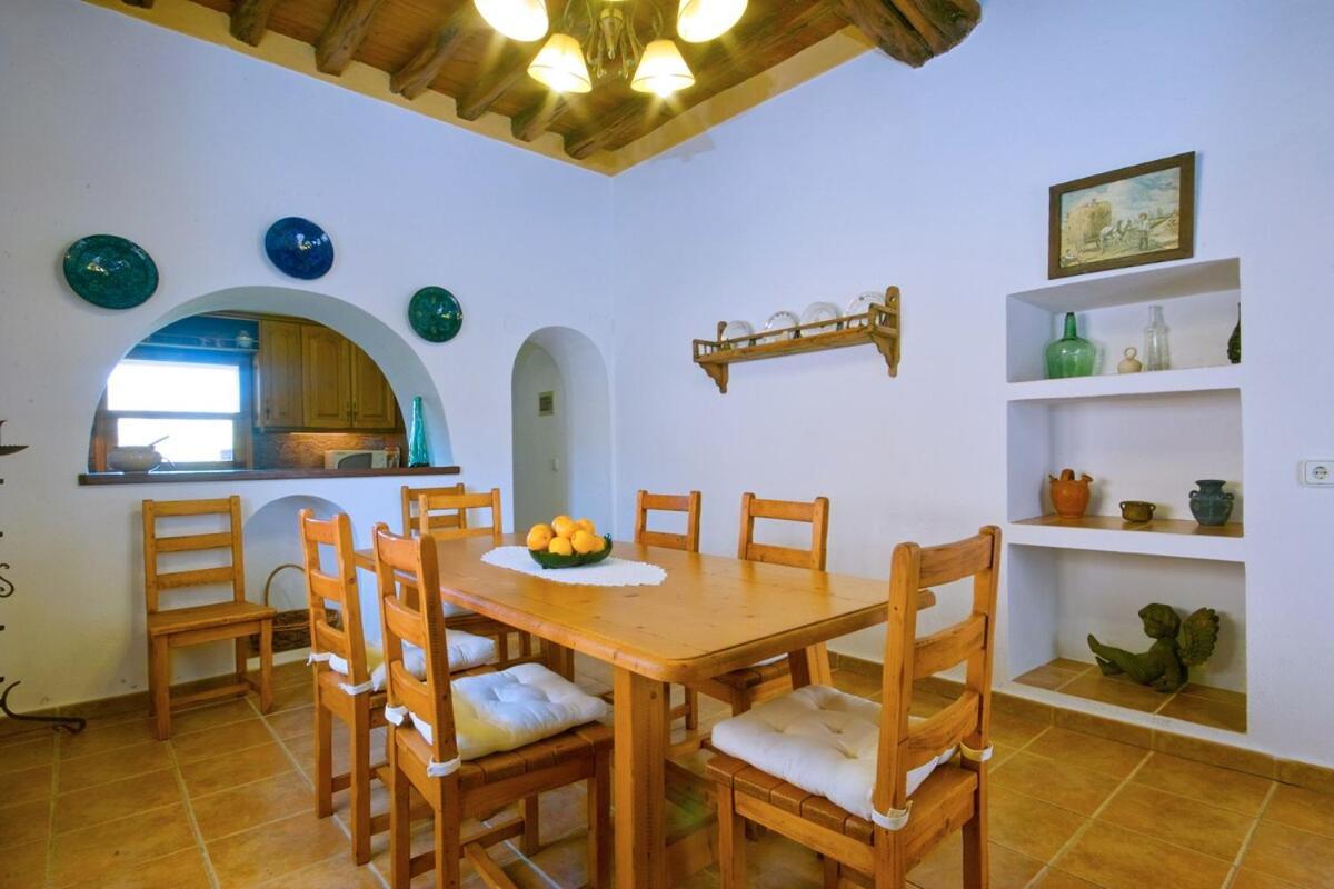 Colonial Wifi, Private Swimmingpool, Aircon Villa *