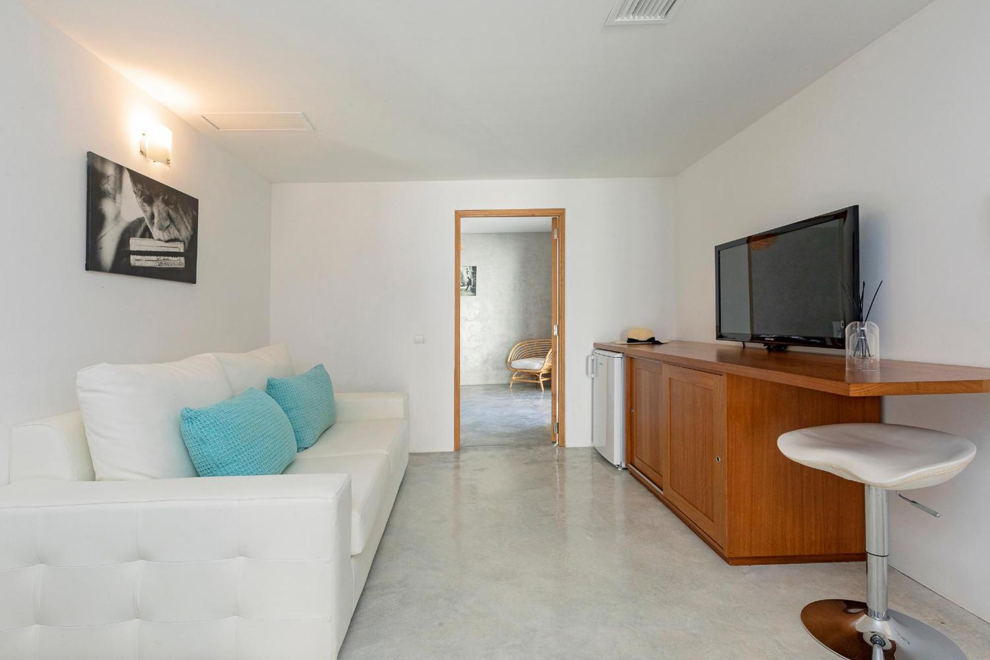 In Cala Salada Sleeps 14 Villa *