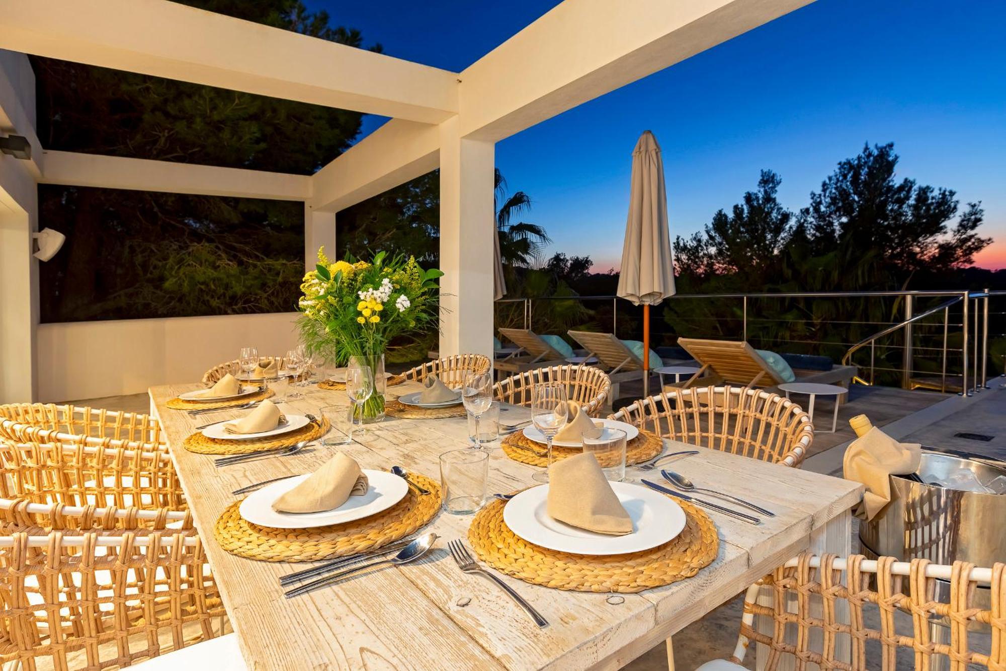 In Cala Salada Sleeps 14 Villa *