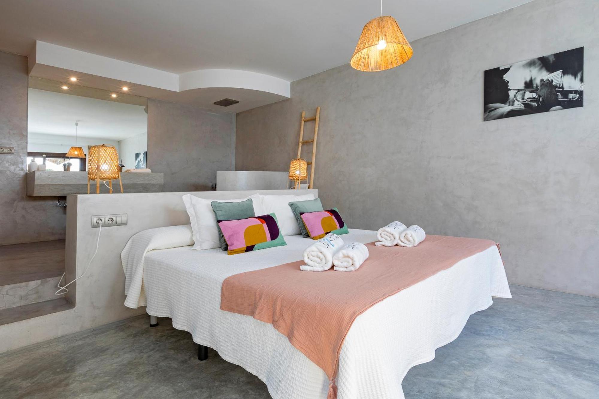 In Cala Salada Sleeps 14