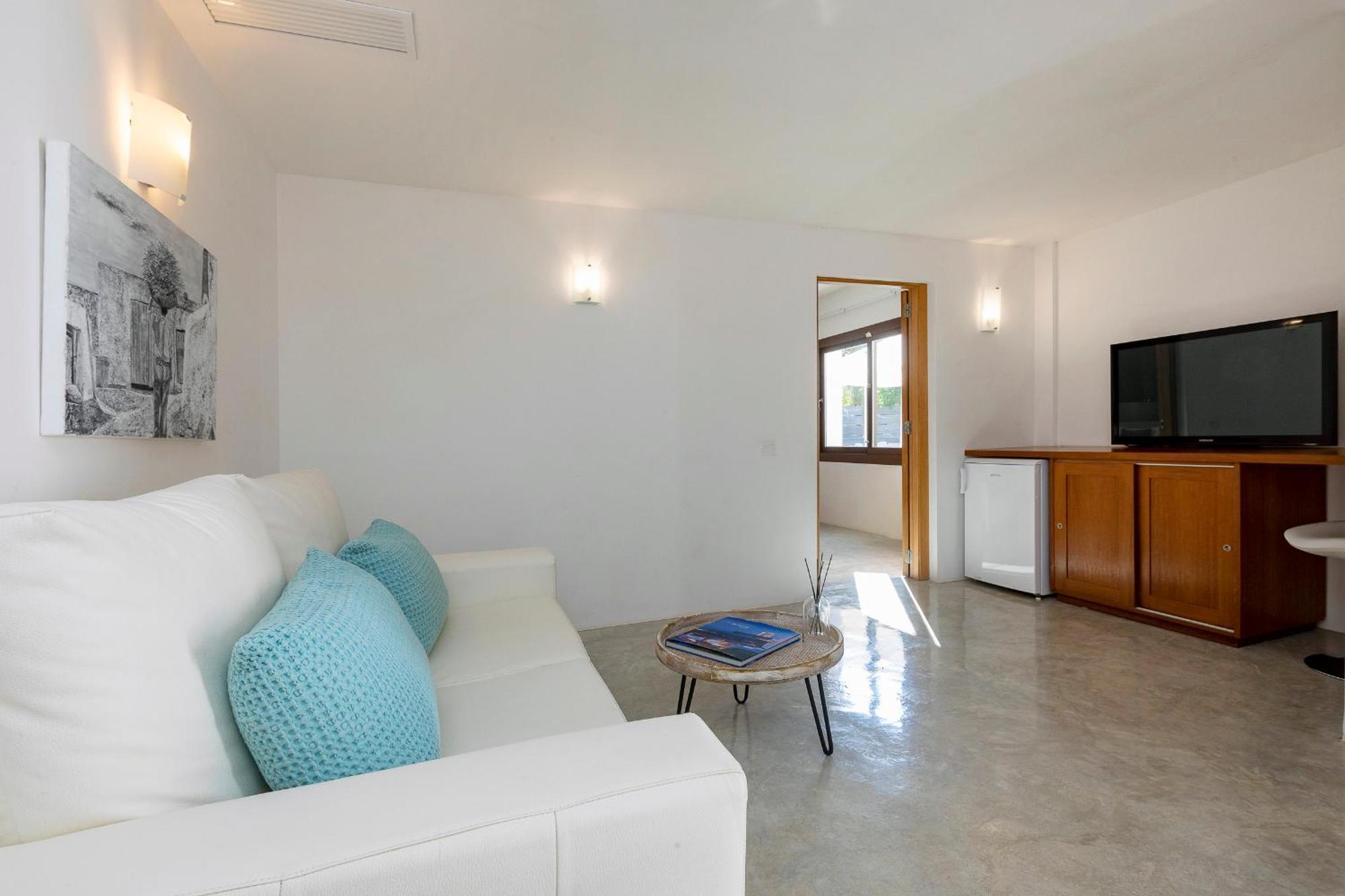 In Cala Salada Sleeps 14 Villa *