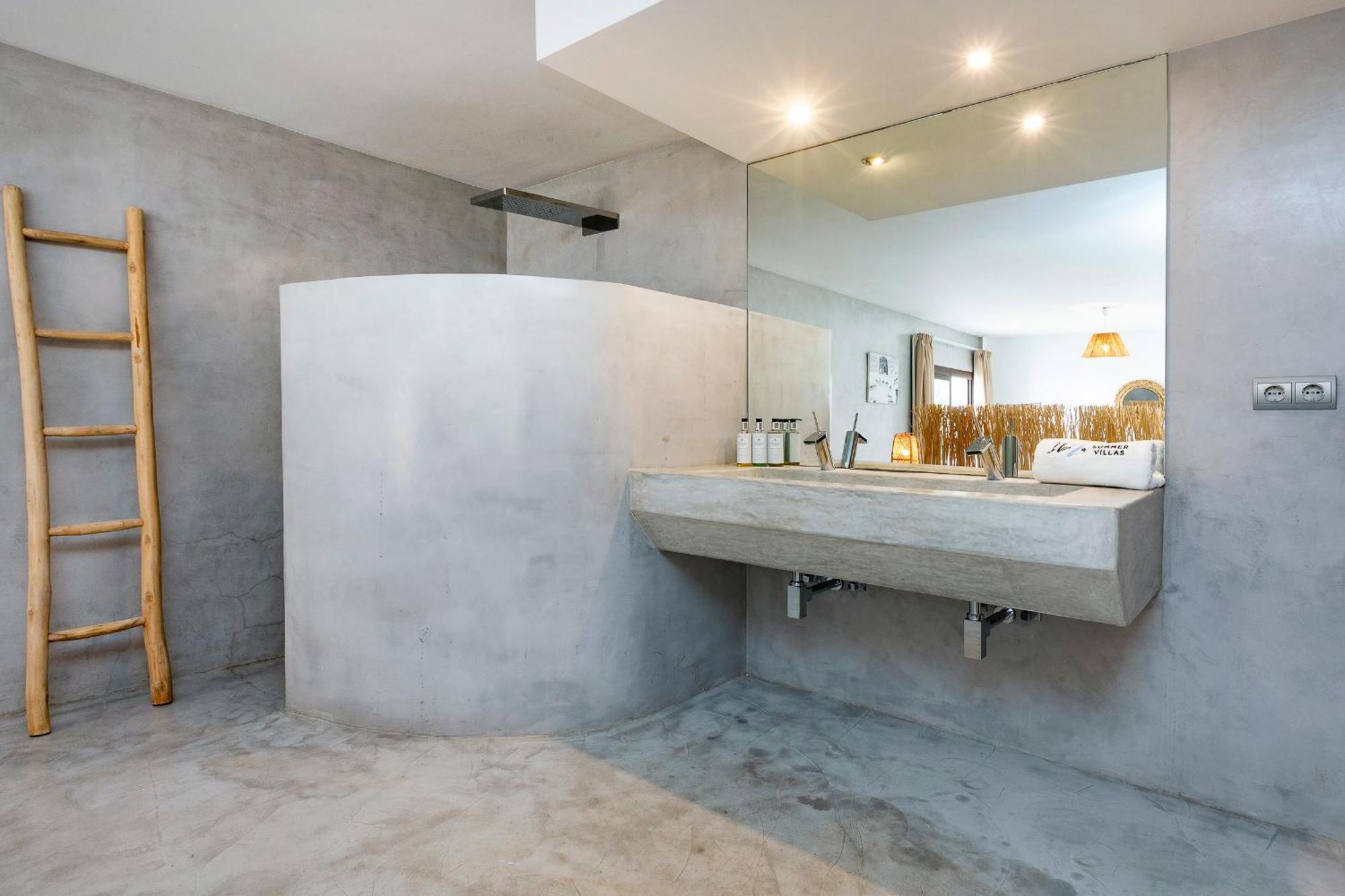 In Cala Salada Sleeps 14
