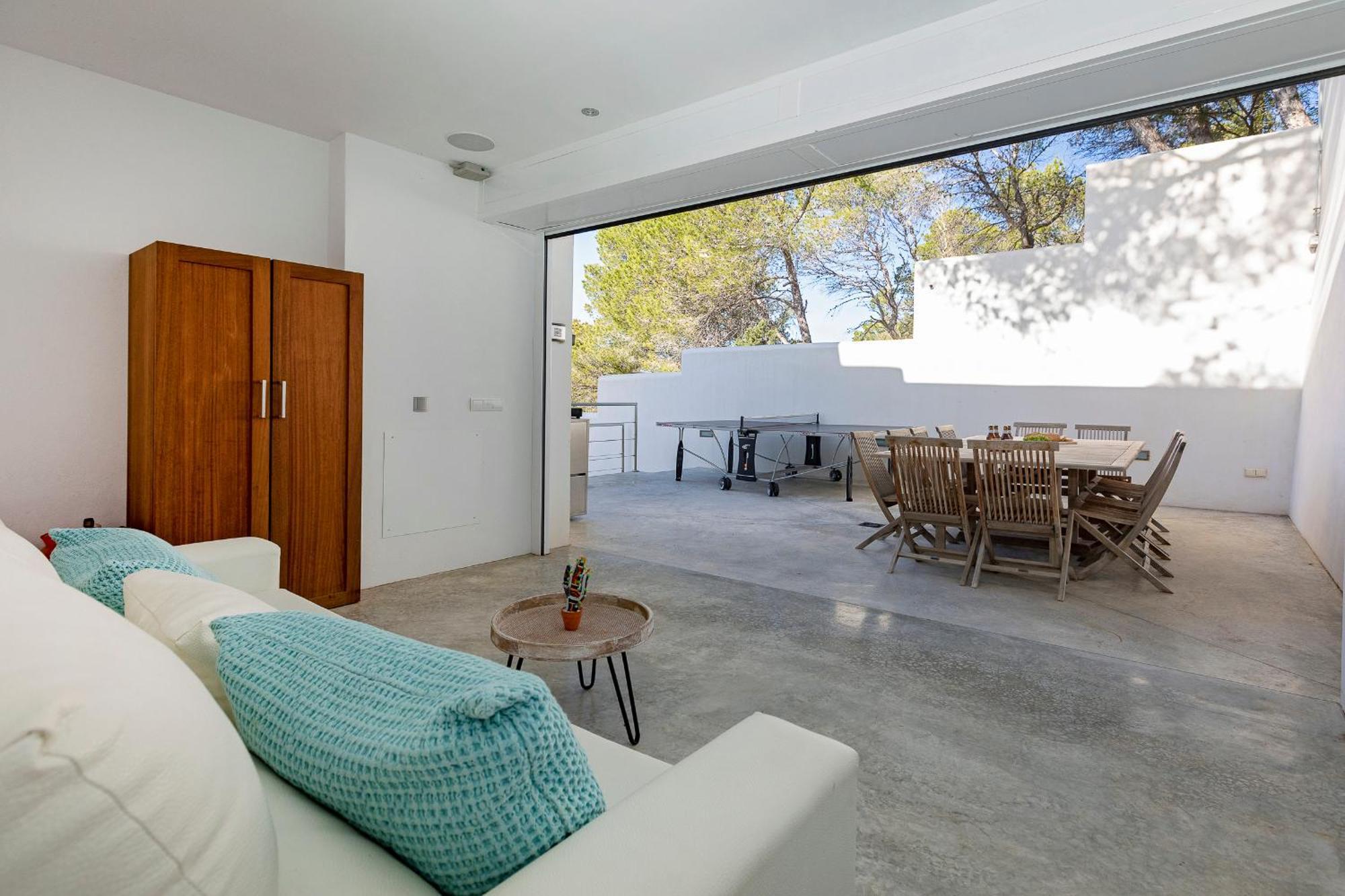 In Cala Salada Sleeps 14 Villa