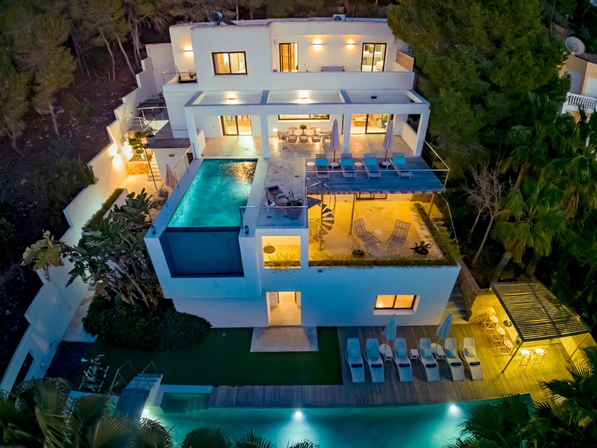 In Cala Salada Sleeps 14