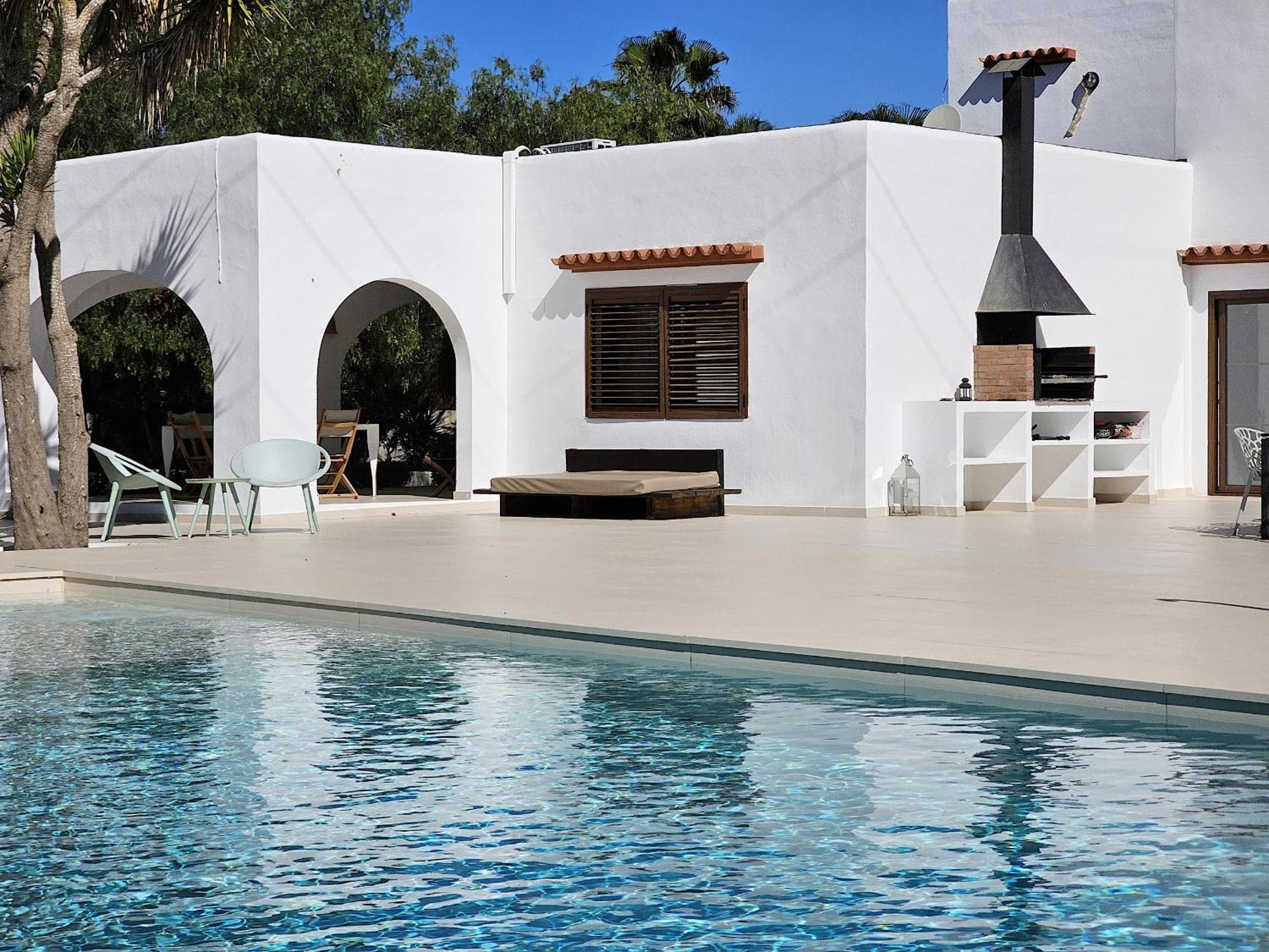 Inibiza - *