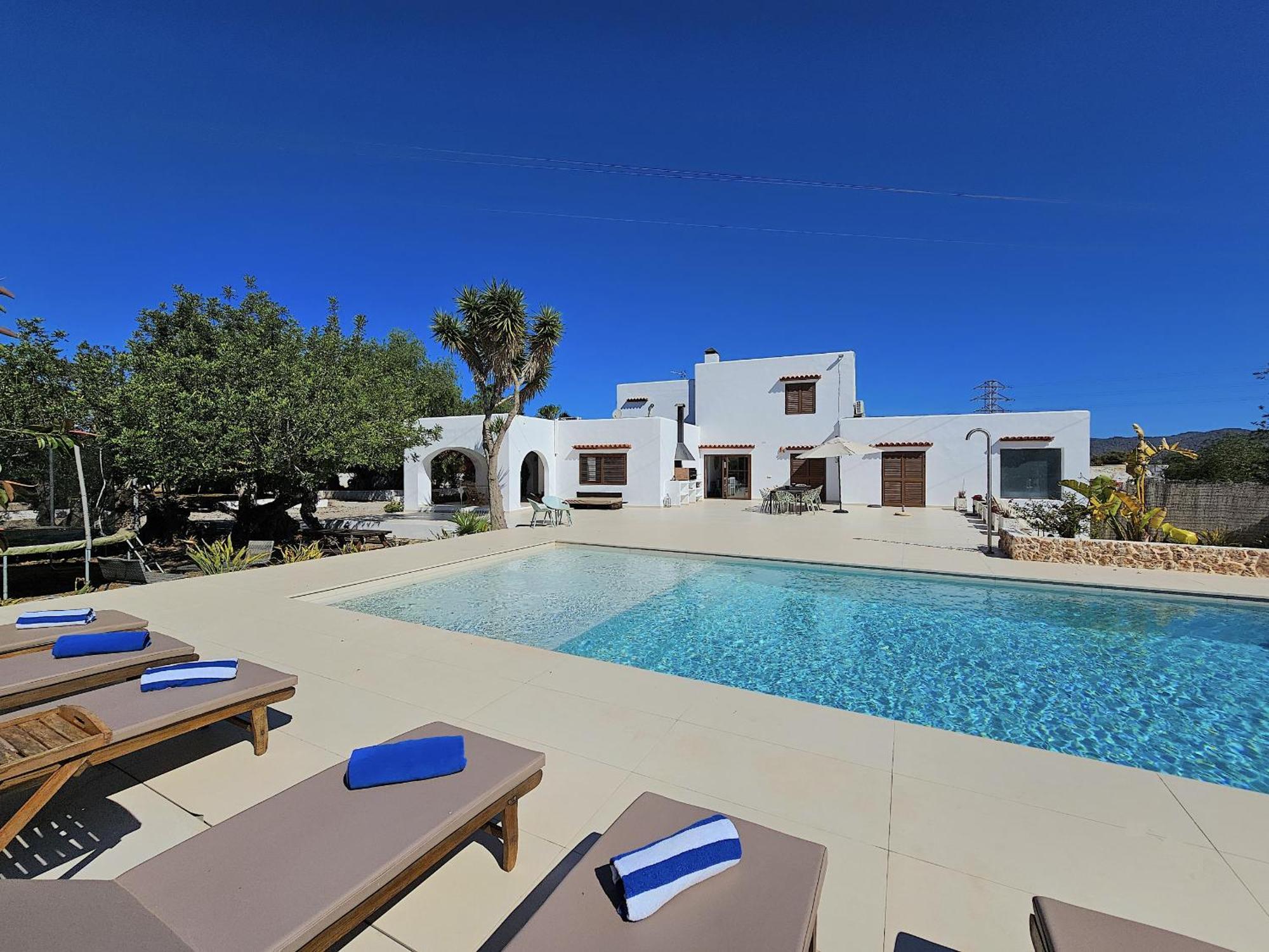 Inibiza - *