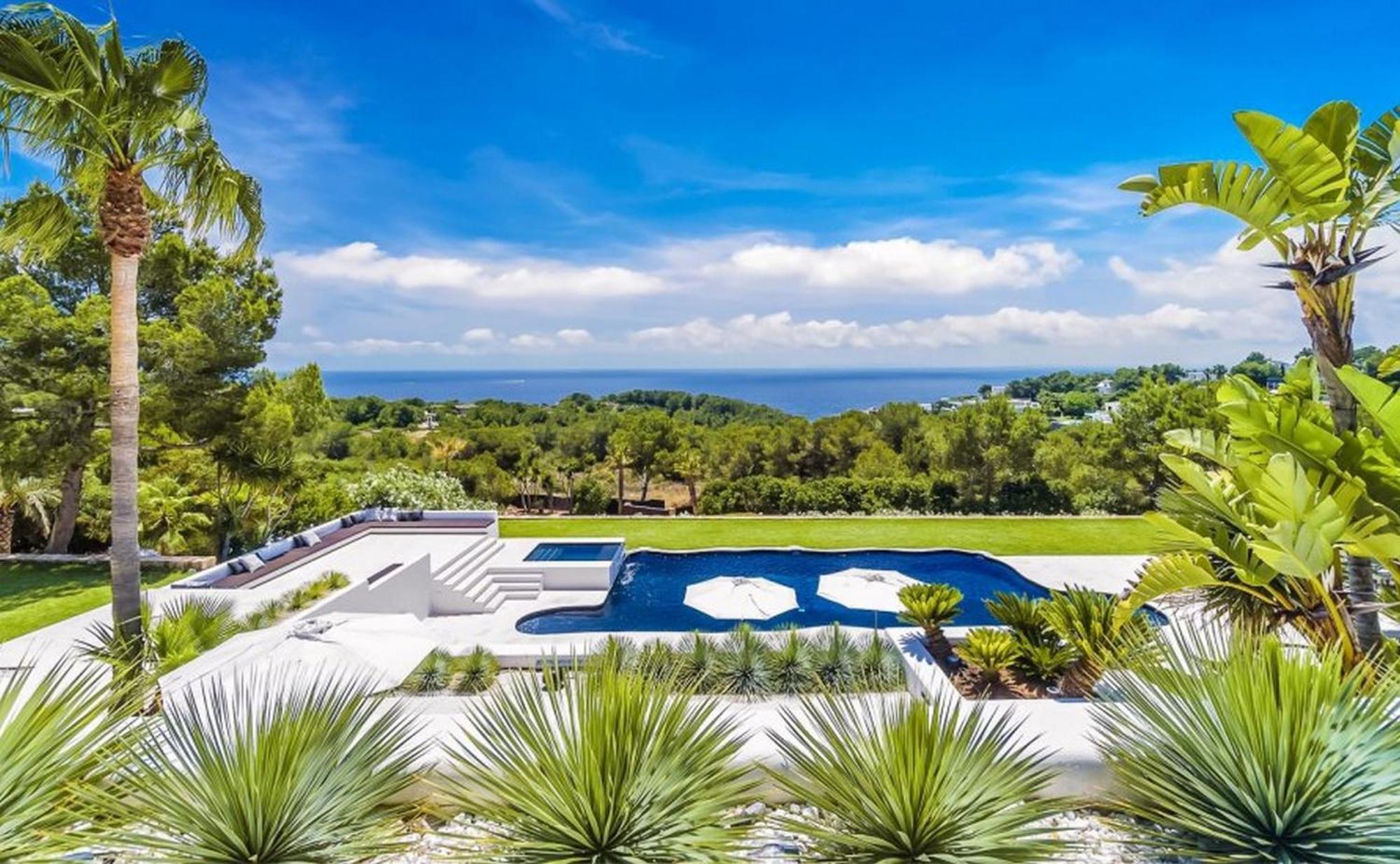 Ideal Location, Seaview *