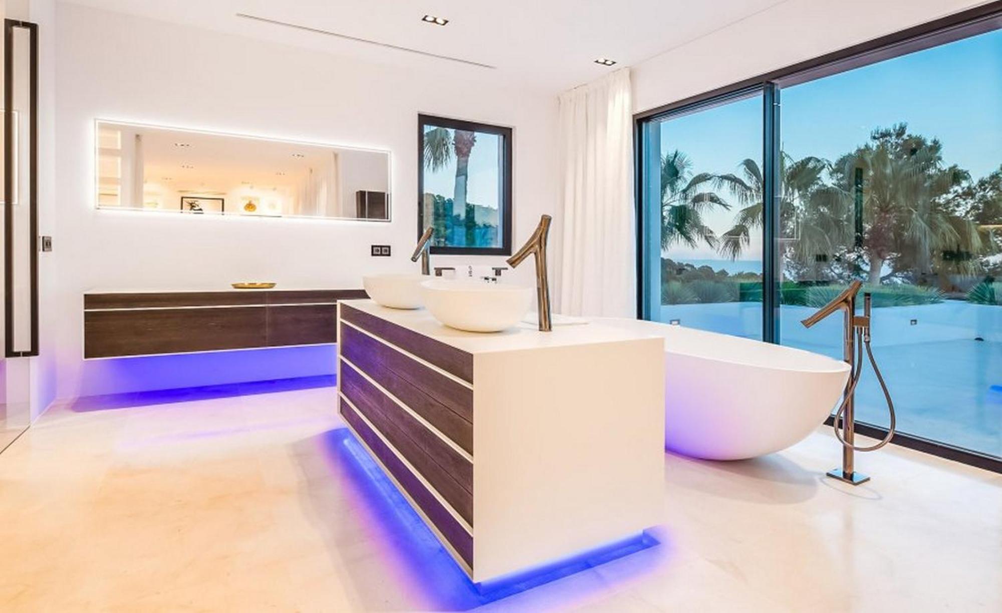 Ideal Location, Seaview Apartment *