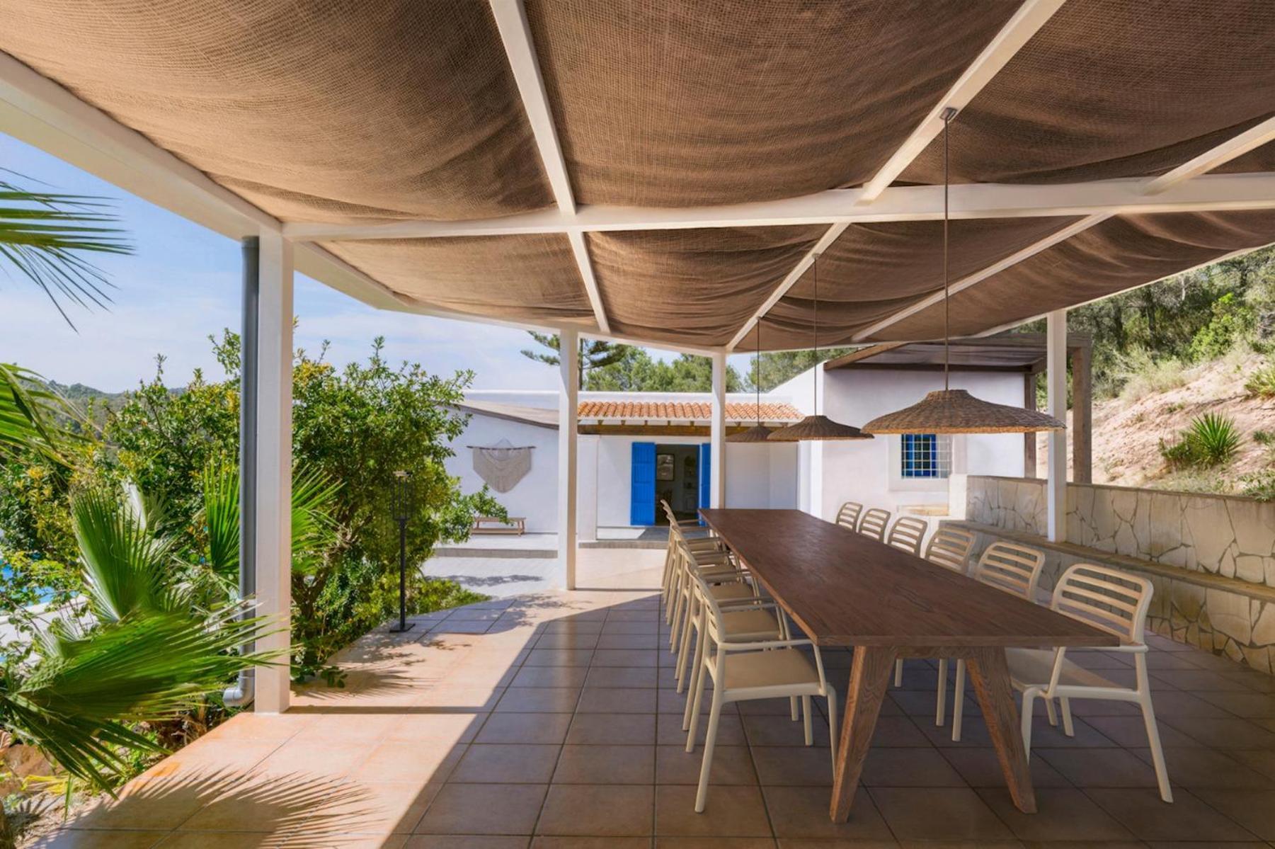 Alexa Charming Is Just A 10 Min Drive To Either Playa Den Bossa Or San Antonio * San José