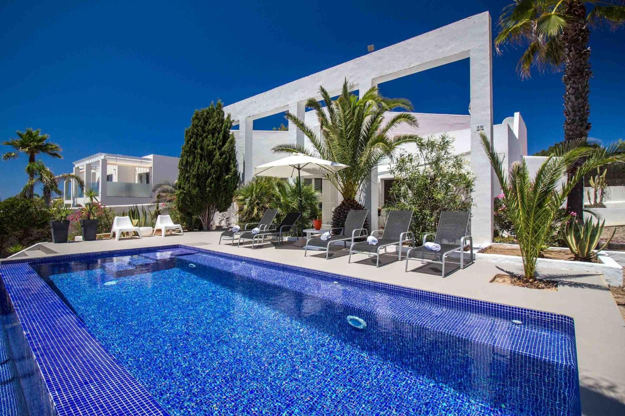 Arola Villa *
