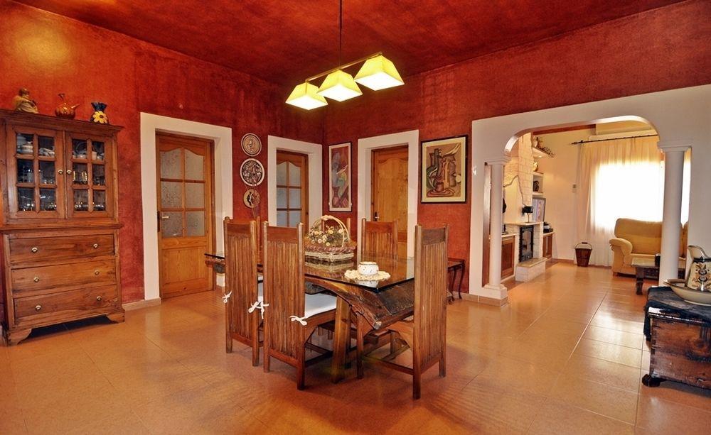 Cardona Villa Montecristo