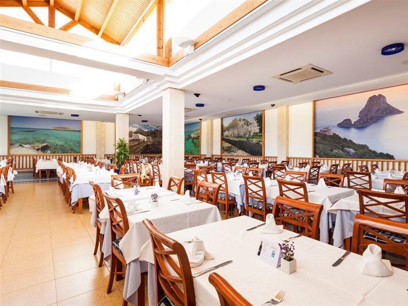 Invisa Club Cala Blanca 3*