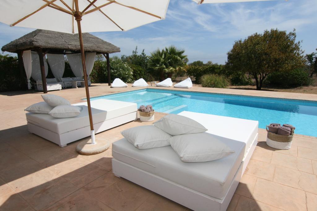 Mara Villa *