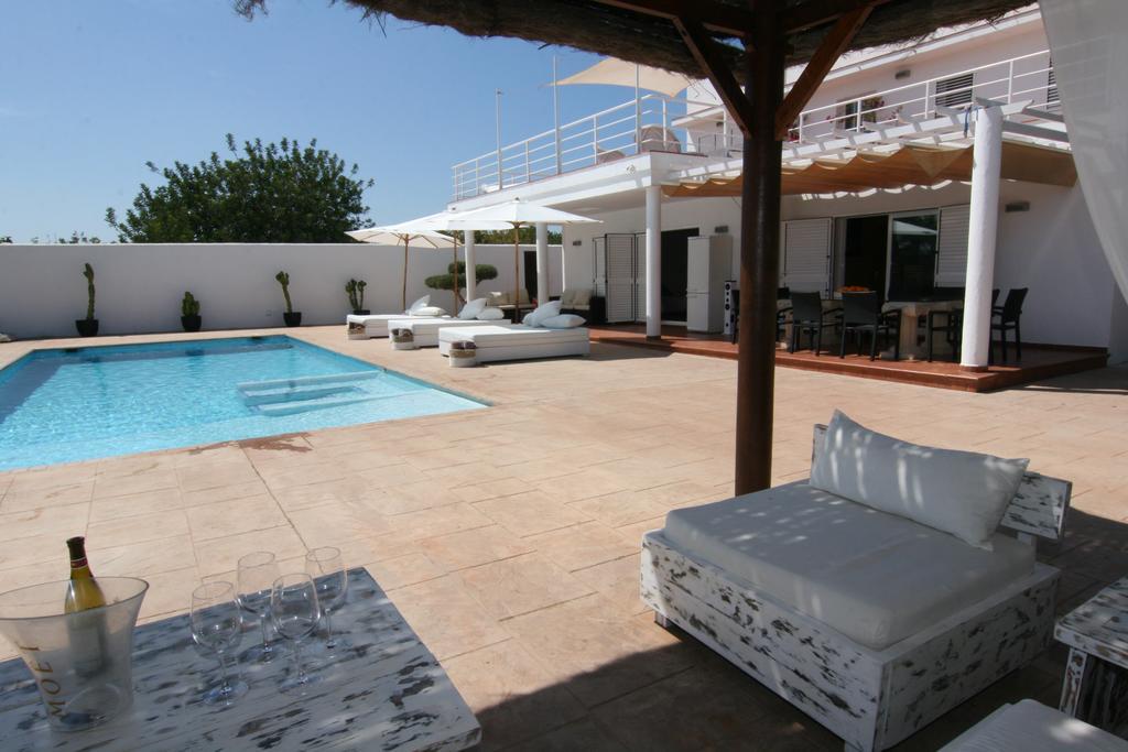 Mara Villa *