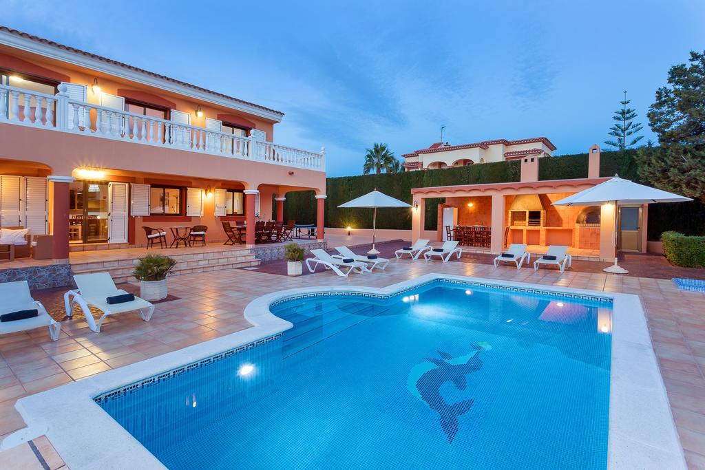 Tino Villa *