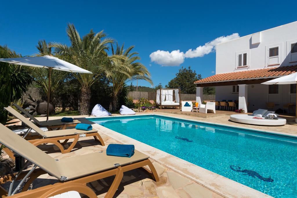 Mercedes Villa *
