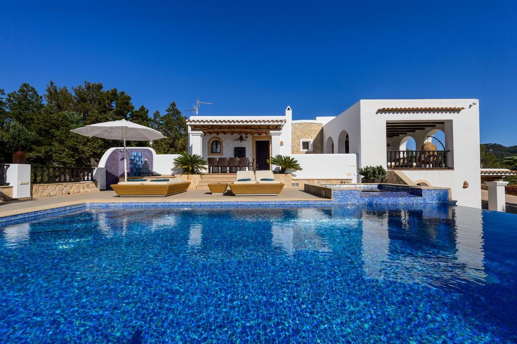 Almond * San Antonio (Ibiza)