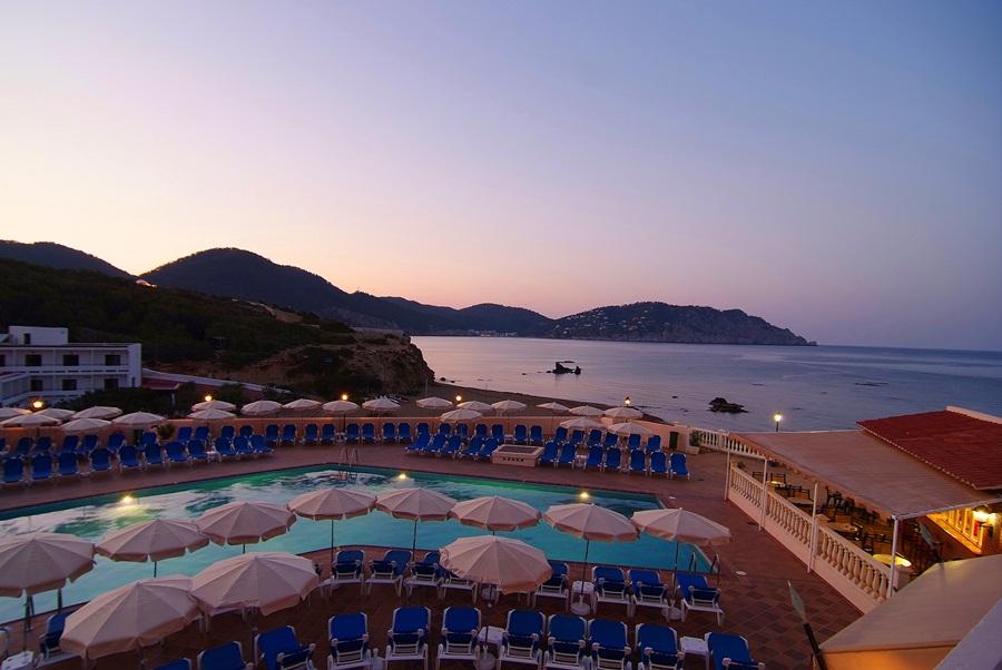 Invisa Club Cala Blanca Hotel Es Figueral