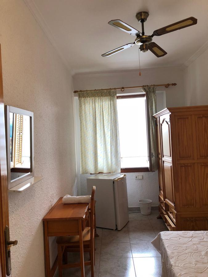 Guest house Casa De Huespedes El Almendro 4*