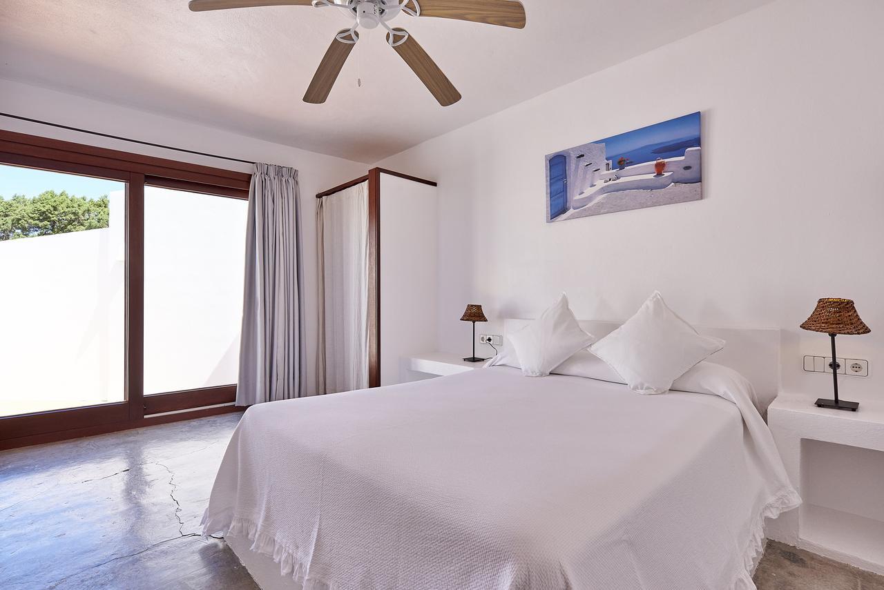 Mares Villa Cala Tarida (Ibiza)