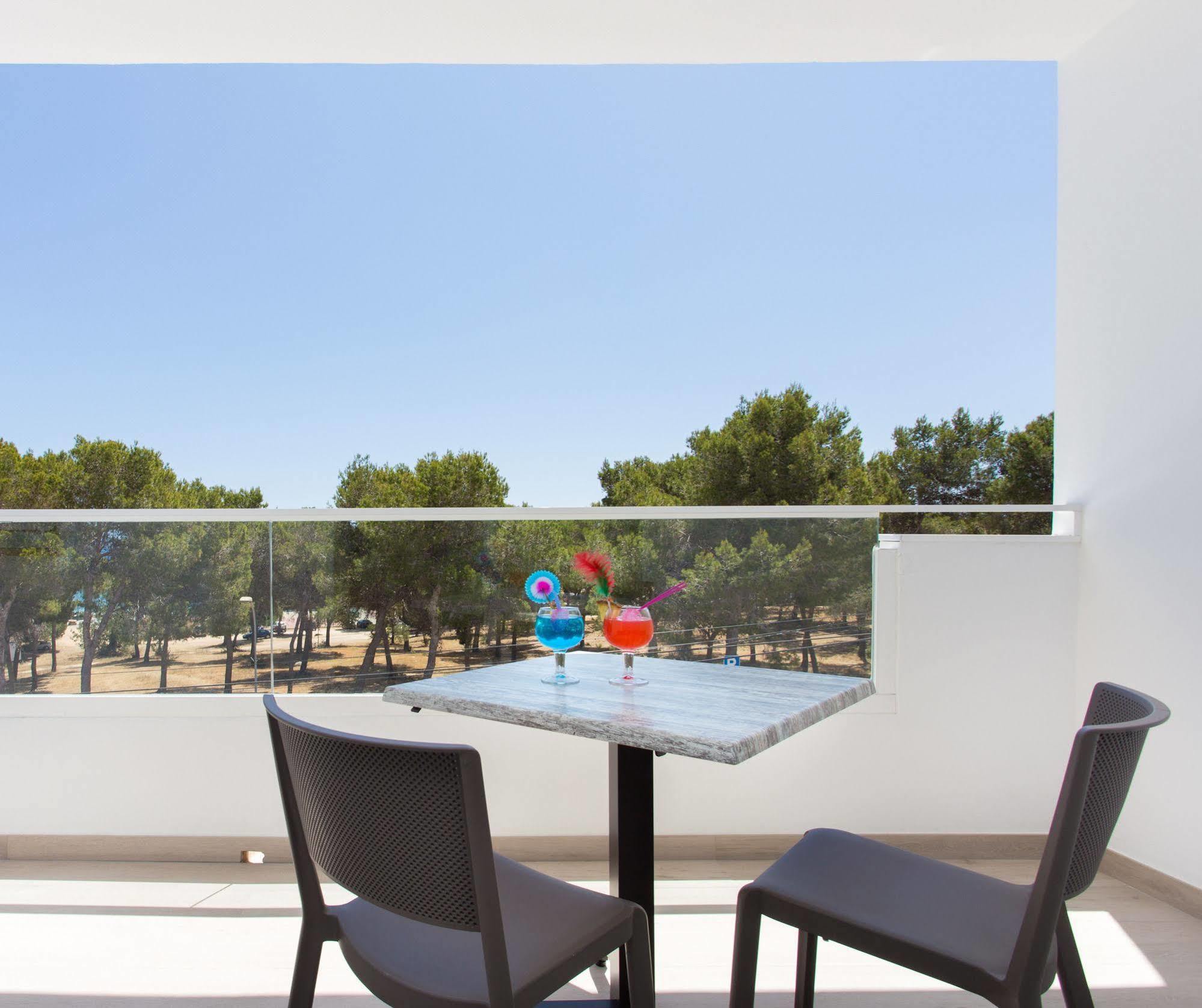 Typic Art Apartment *