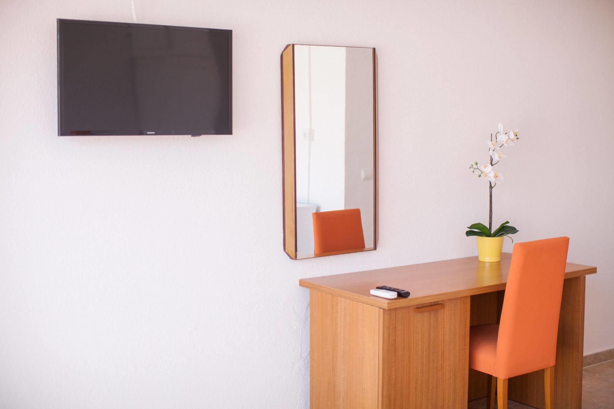 Guest house Los Pinos 2*