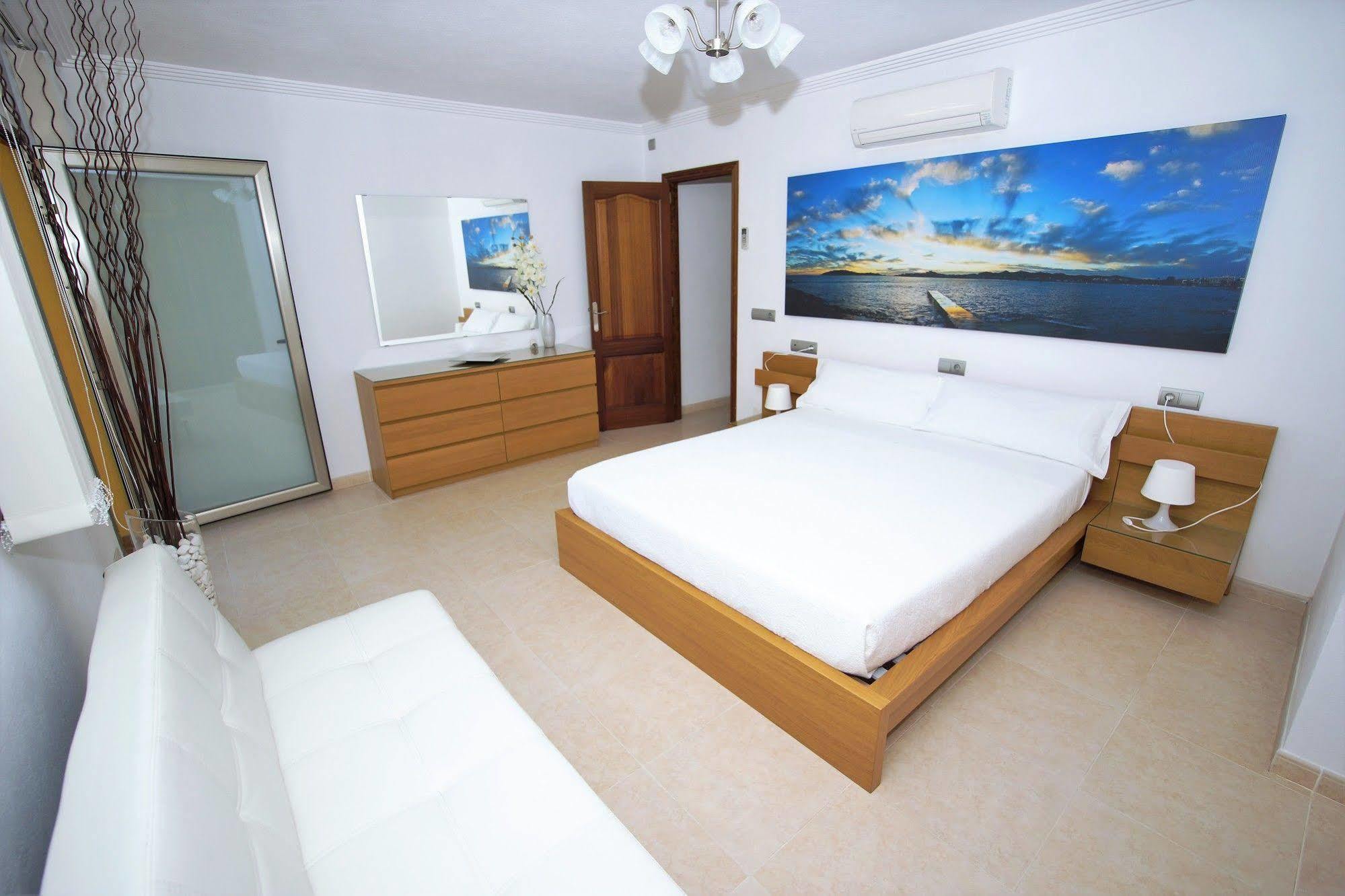 Costa Ibiza Alquiler Anual Villa Talamanca (Ibiza)