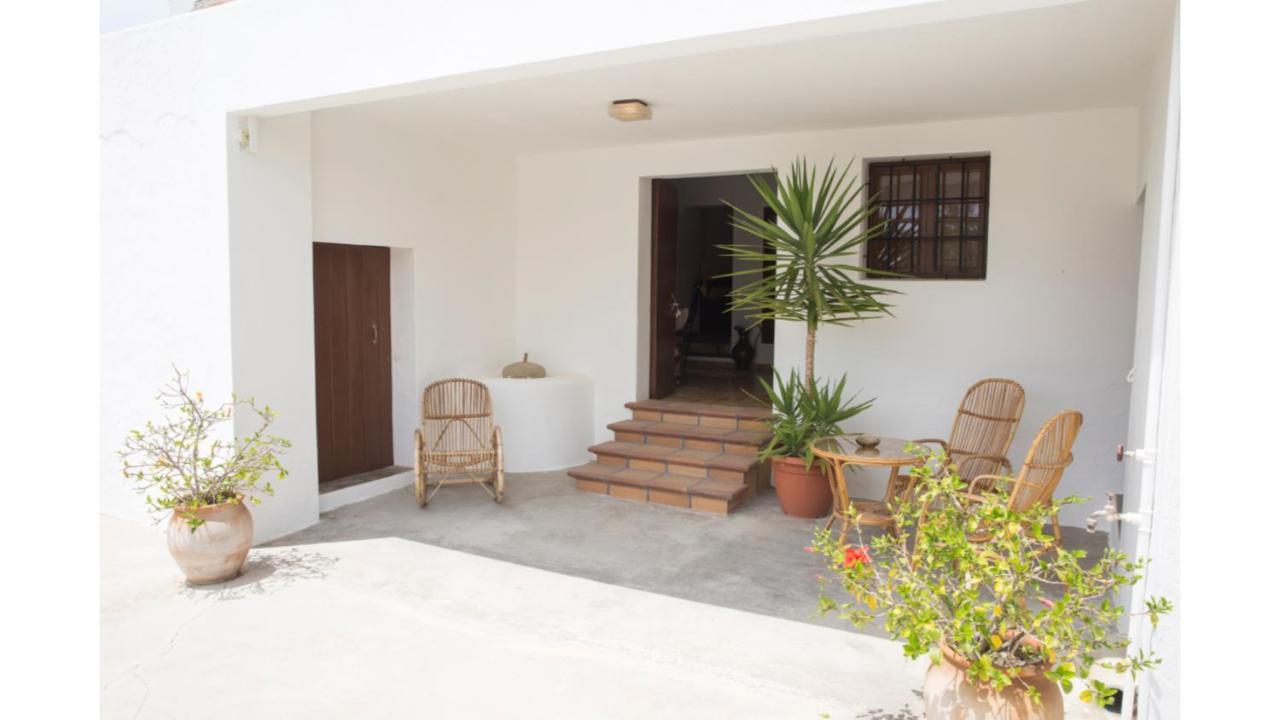 Villa Tunicu Has Amazing Sea Views And Is Located In A Quiet Area Near To San Antonio *