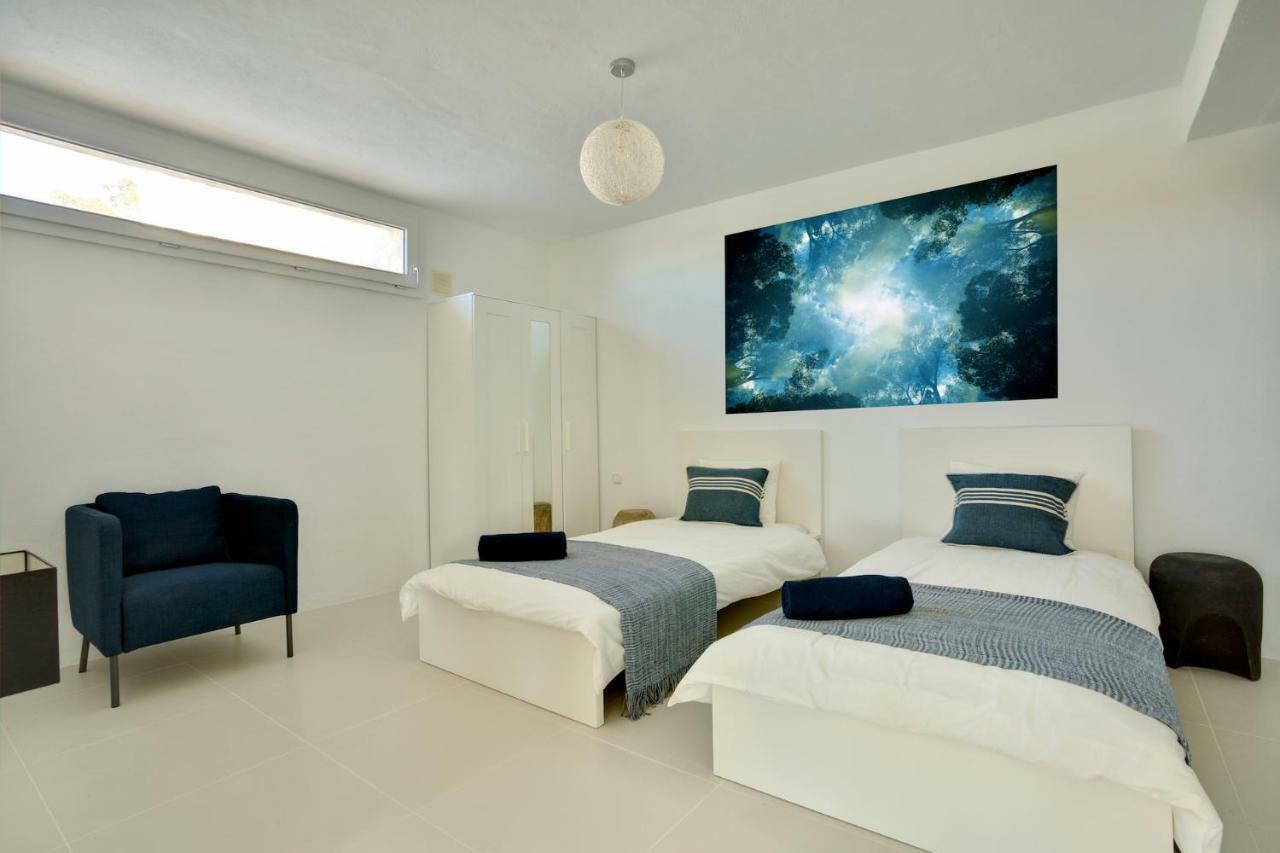 C'an Petra, Carrer Club Robinson Villa