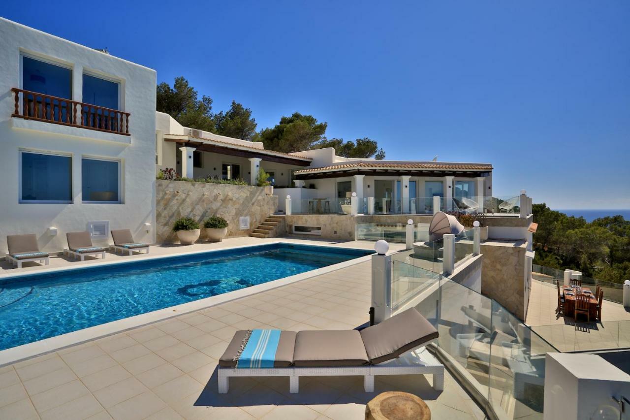 C'an Petra, Carrer Club Robinson Villa
