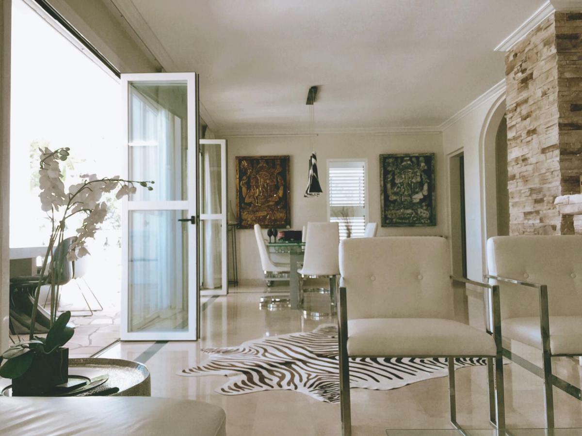 Dos Monos Villa San Antonio (Ibiza)