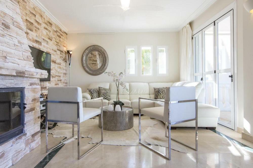 Dos Monos Villa San Antonio (Ibiza)