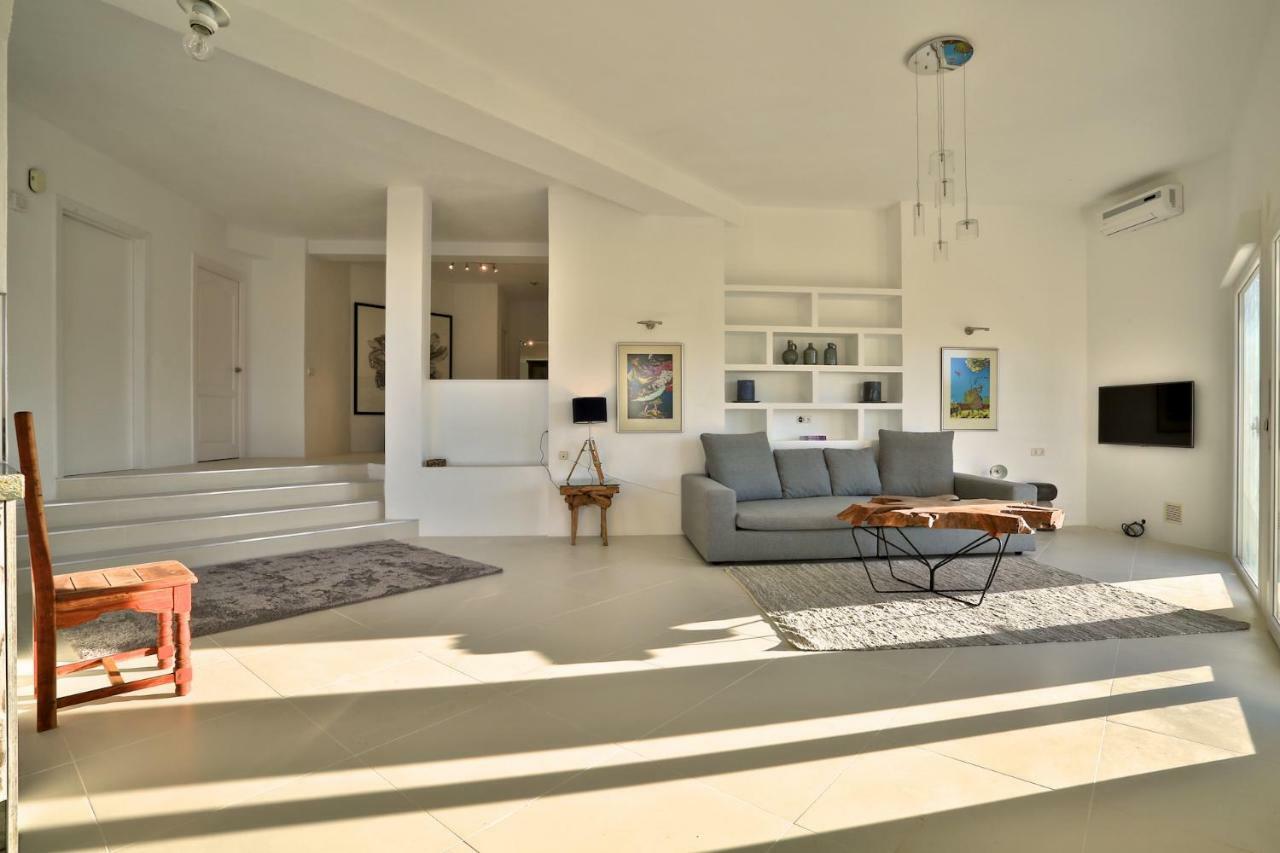 Villa C'an Petra, Carrer Club Robinson *