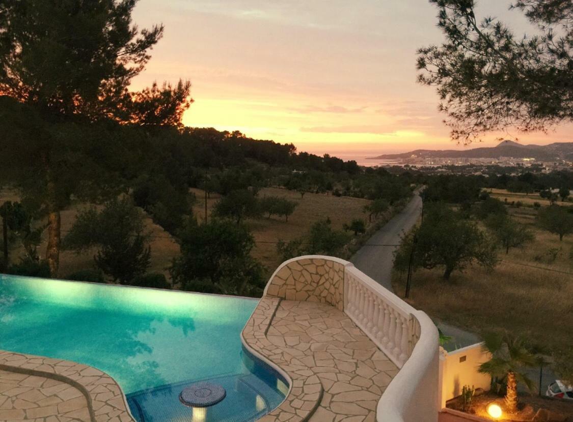 Villa Dos Monos *