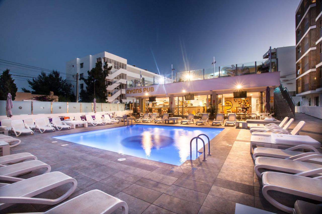 Ryans - Only Adults Ibiza Town