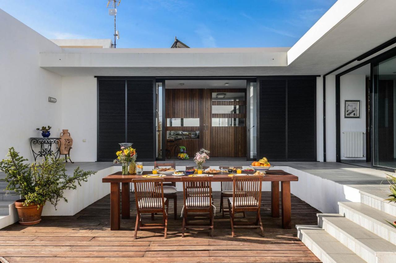 Anur Villa *