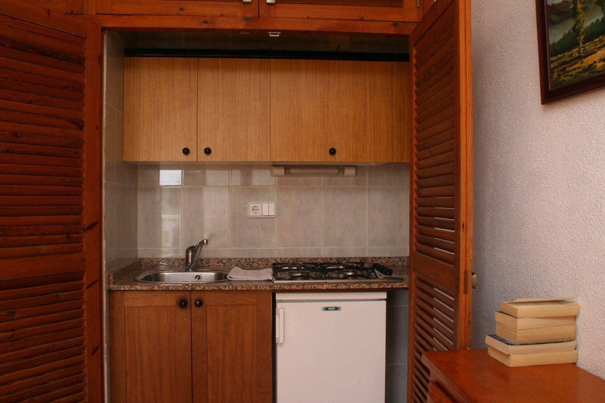 Del Rey Apartment *