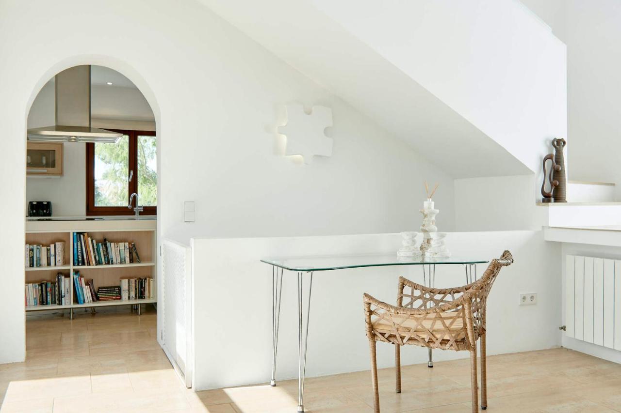 Rent This Luxury With Private Pool, Ibiza 1059 Santa Eularia des Riu