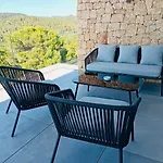 Vadella Hills 01